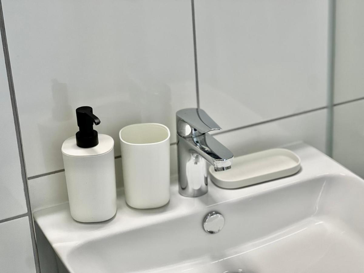 Nujen- Hotel Und Apartment Stuttgart Zuffenhausen Екстер'єр фото