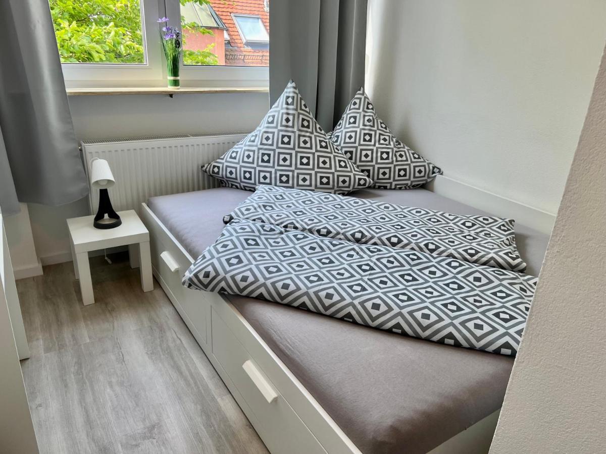 Nujen- Hotel Und Apartment Stuttgart Zuffenhausen Екстер'єр фото
