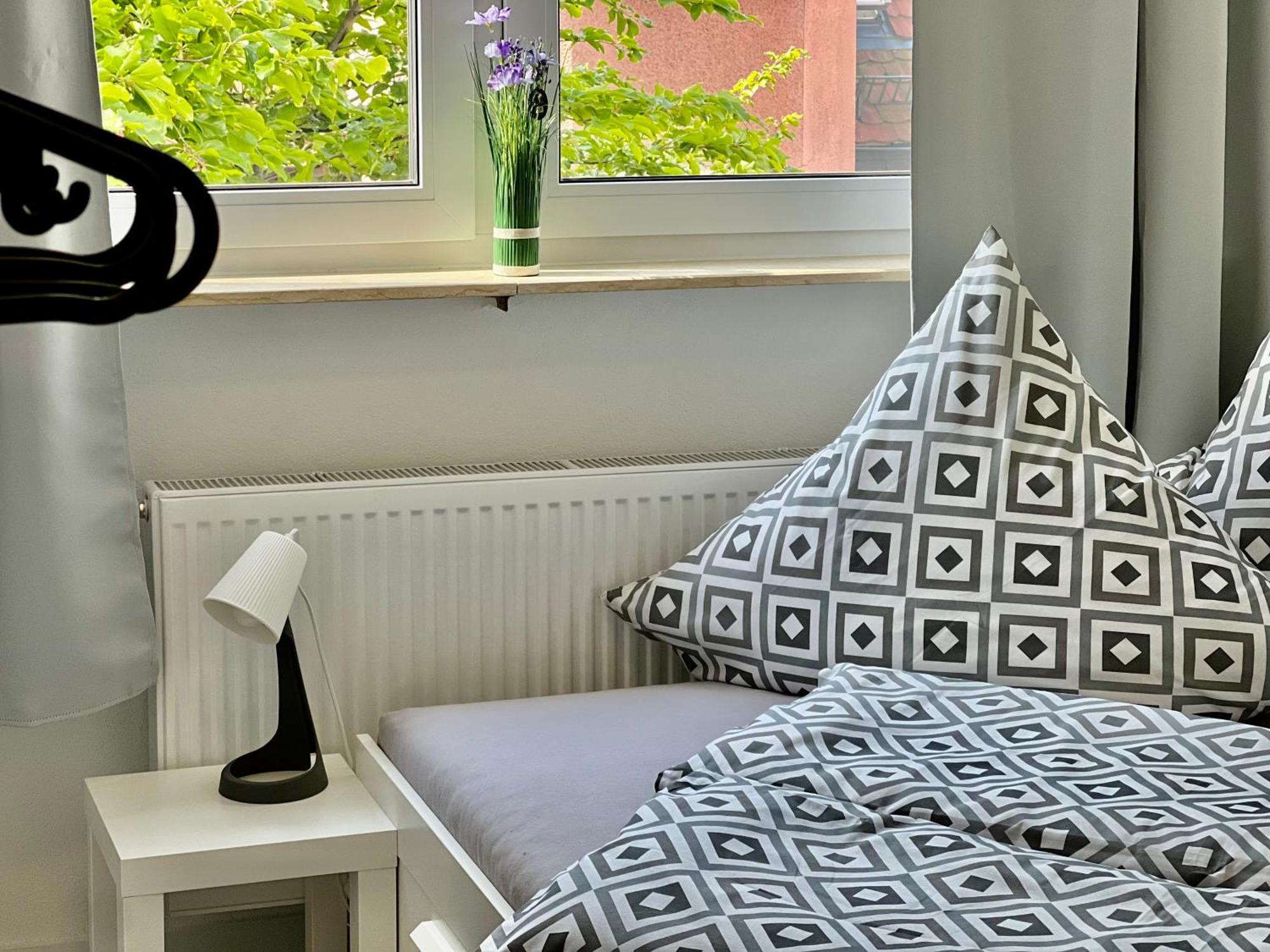 Nujen- Hotel Und Apartment Stuttgart Zuffenhausen Екстер'єр фото
